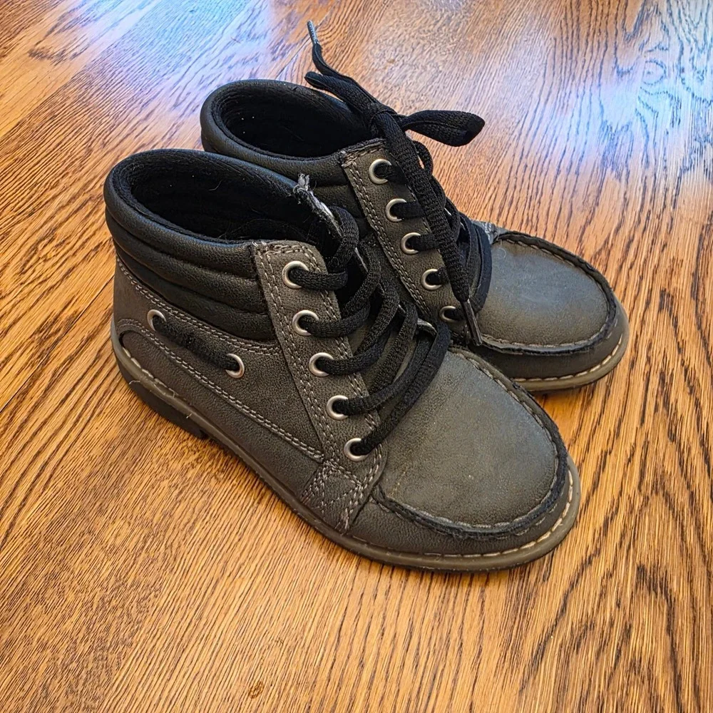 The Childrens Place Boys Sz 11 Grey Ankle Boots Size 11 Hiking Lace Up‎ High Top